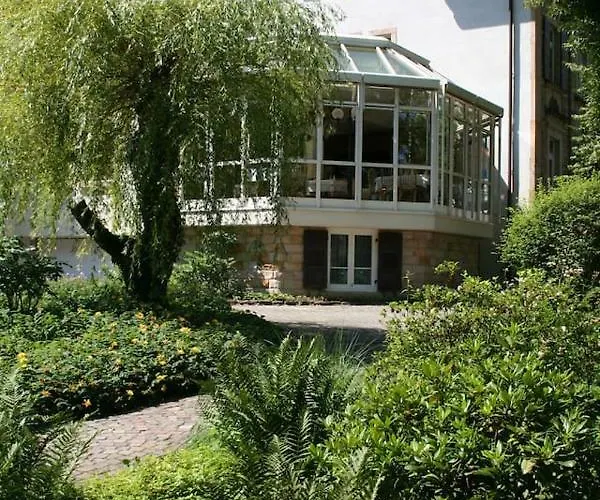 Zwischen Weinstrasse Und Pfaelzer Wald *